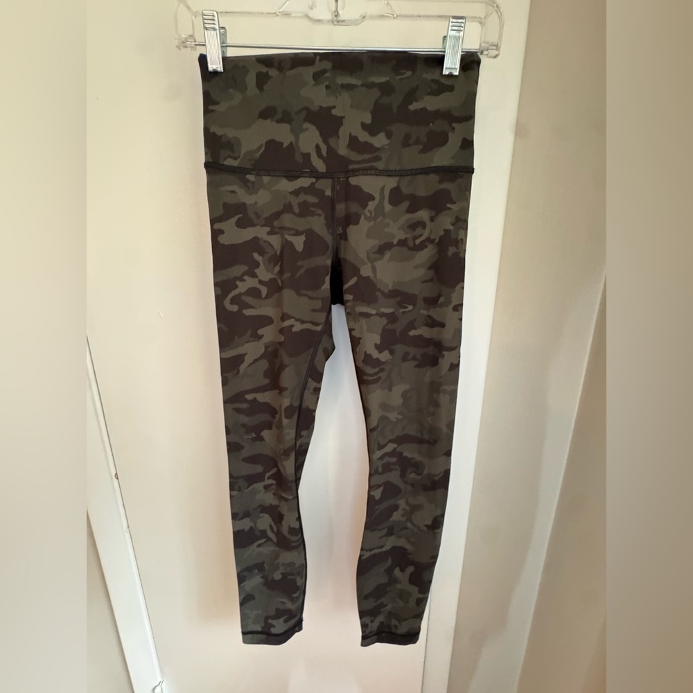 Lululemon Camo High Rise WunderUnder Leggings Size 6 Green Camouflage - Picture 2 of 5